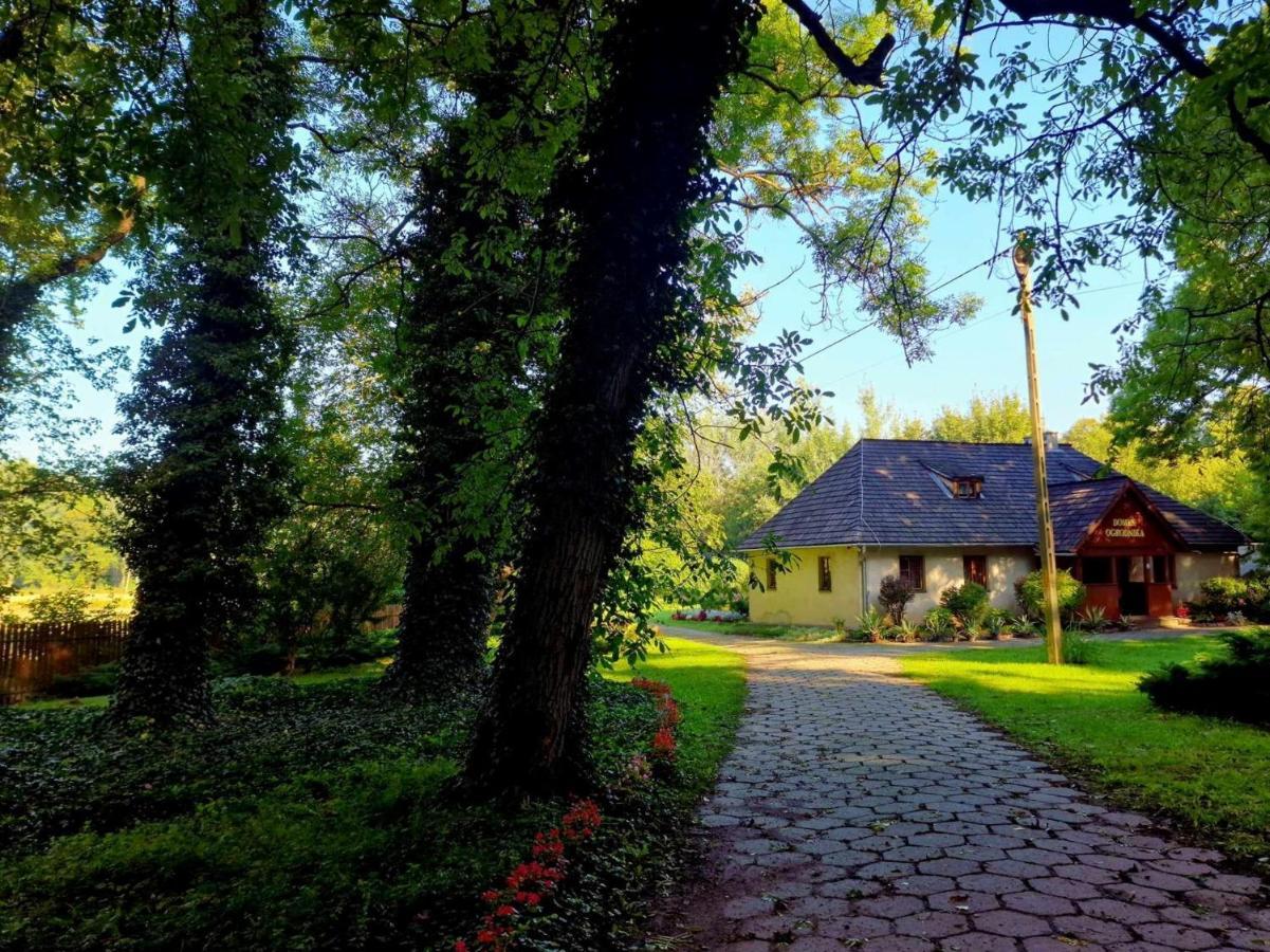 Hostel Domek Ogrodnika Przy Muzeum W Przeworsku Zespole Palacowo - Parkowym Kültér fotó